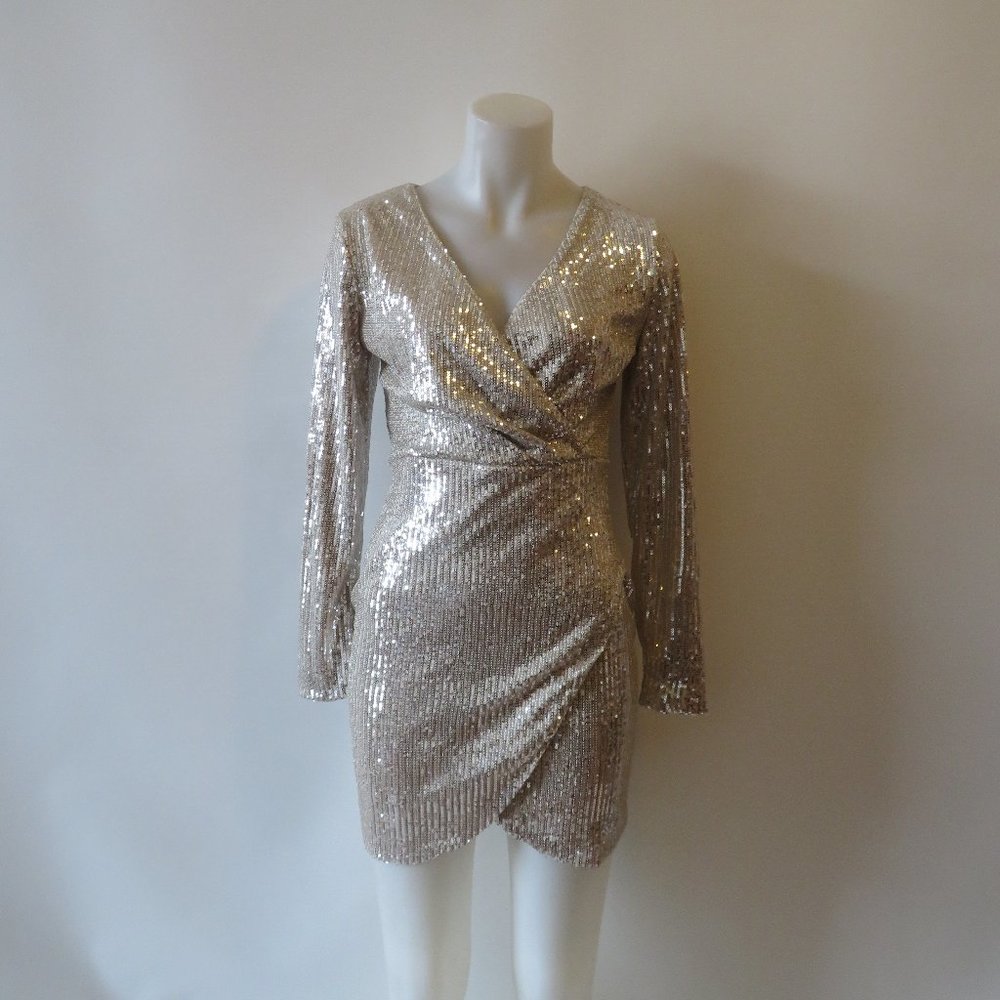 NWT CBR SILVER SEQUIN PLUNGING V DRESS SZ L *